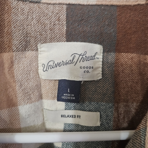 Universal Thread Men's Multicolor Plaid Button Up Long Sleeve Shirt. Relaxed Fit - Picture 2 of 5